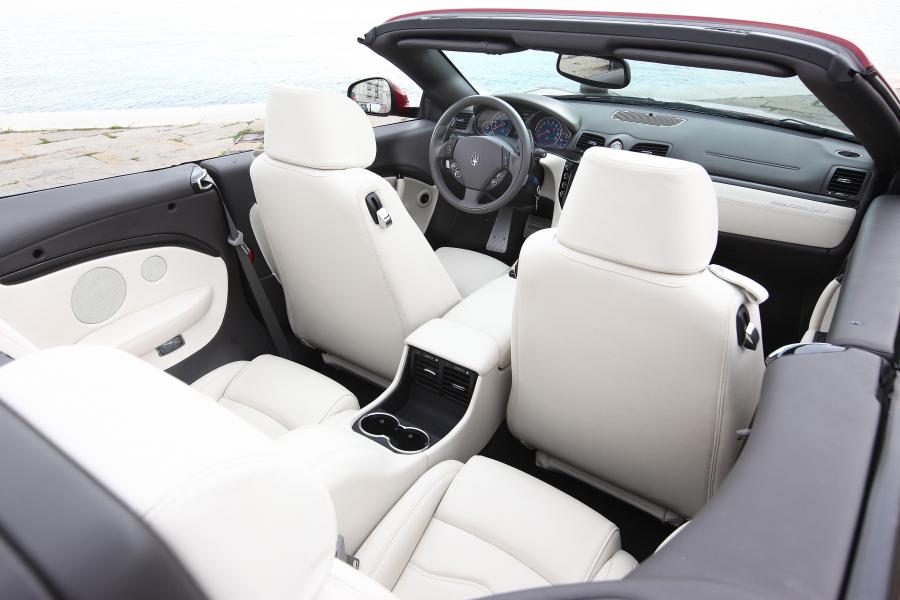 Maserati GranCabrio Sport 2011 года  (фото 3 из 107)